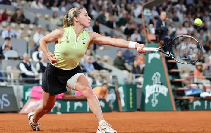 Chwalinksa on edge of history after slicing through French Open one paper cut at a time