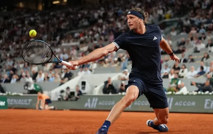 Jakub Mensik v Alexander Zverev: French Open 2026 men’s semi-finals – live